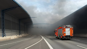 Feuer im Autobahntunnel führt zu Vollsperrung auf der A7: Eine Person verletzt