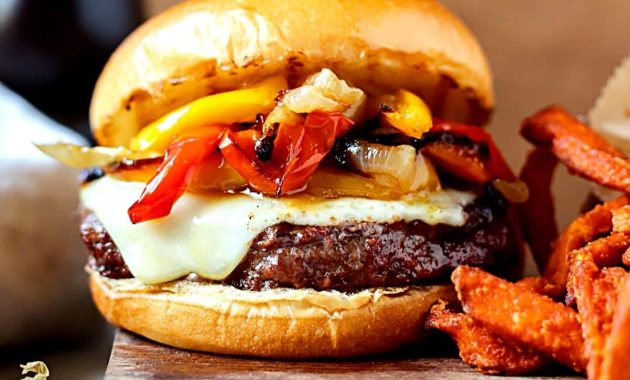 Homemade Philly Cheesesteak Burger Recipe 1 featured 278053