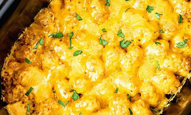 Slow Cooker Tater Tot Casserole 1 featured 278745