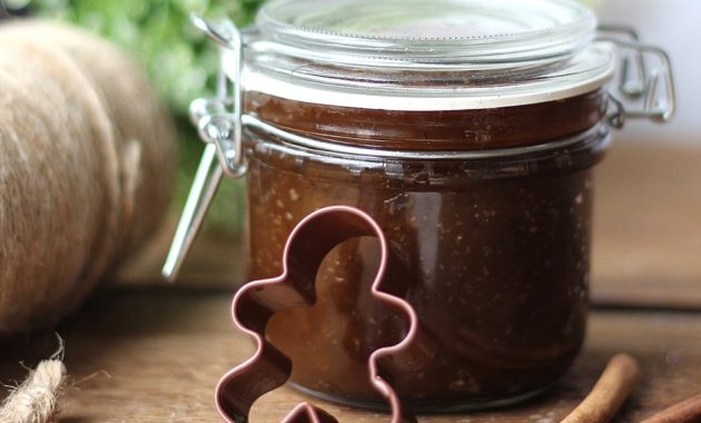 DIY Gingerbread Sugar Scrub Recipe for Soft, Festive Skin 1 featured 2830