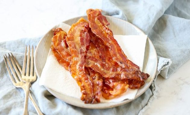 How to Cook Bacon in the Oven for Crispy, Evenly Cooked Strips 1 featured 284774