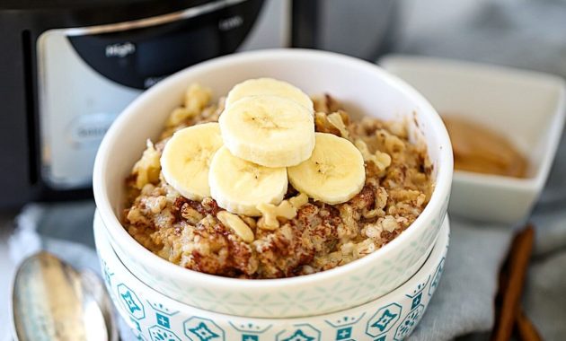 Creamy Slow Cooker Peanut Butter Oatmeal 1 featured 293408