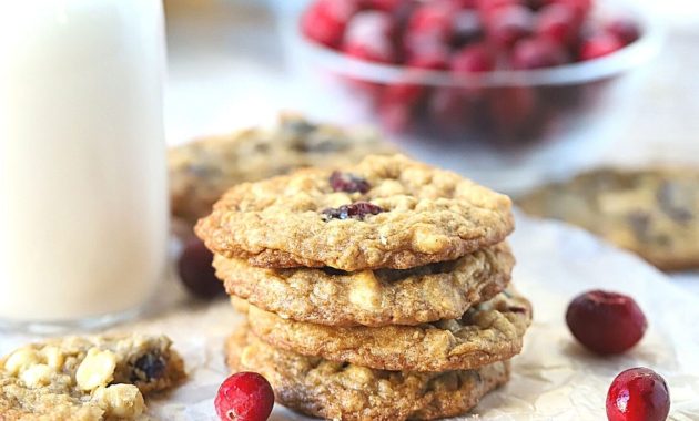 Chewy White Chocolate Cranberry Oatmeal Cookie Recipe 1 featured 296872