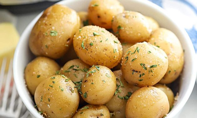 Instant Pot Baby Potatoes with Garlic and Herbs 1 featured 309965
