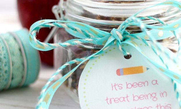 Saltine Toffee Recipe for Teacher Gifts 1 featured 3857