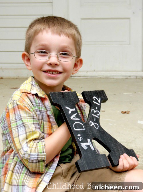 17 First Day of School Photo Ideas and Poses 10 First day of school photo ideas with DIY Creations