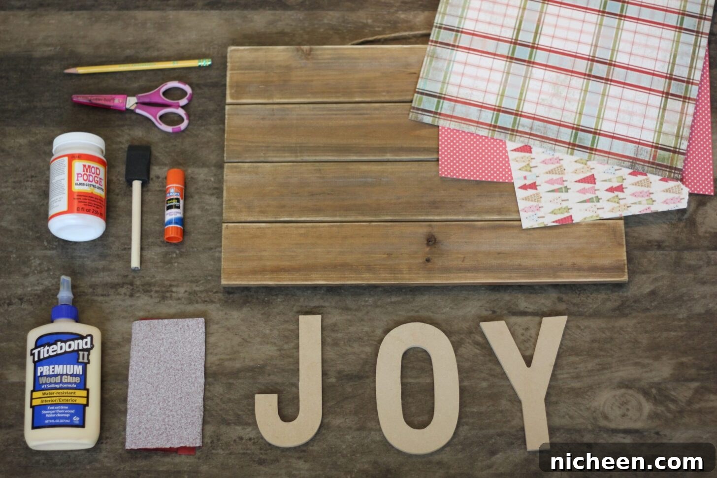 How to Make a 3D Holiday Letter Sign 3 How to Make a Dimensional Holiday Sign
