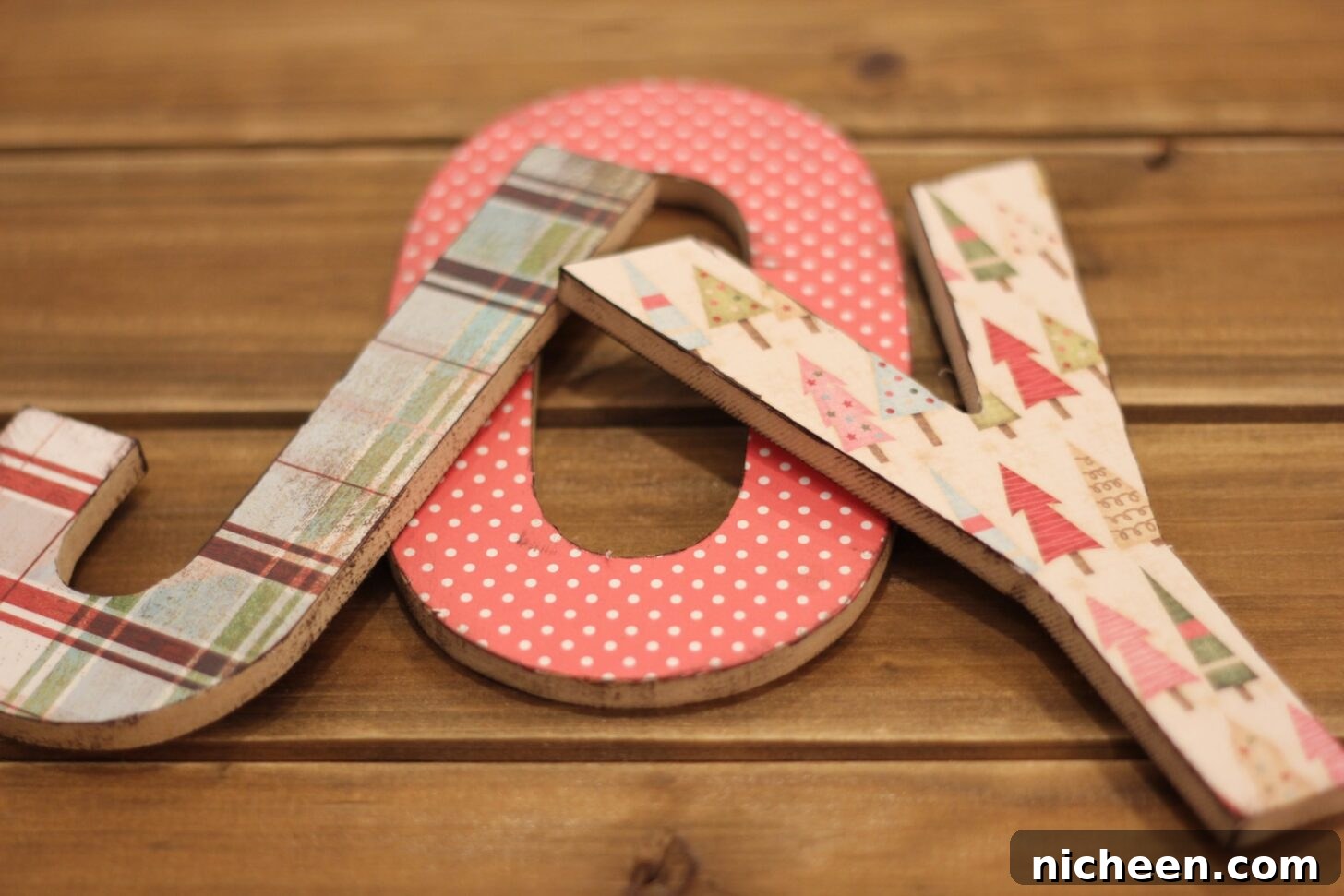 How to Make a 3D Holiday Letter Sign 5 How to Make a Dimensional Holiday Sign