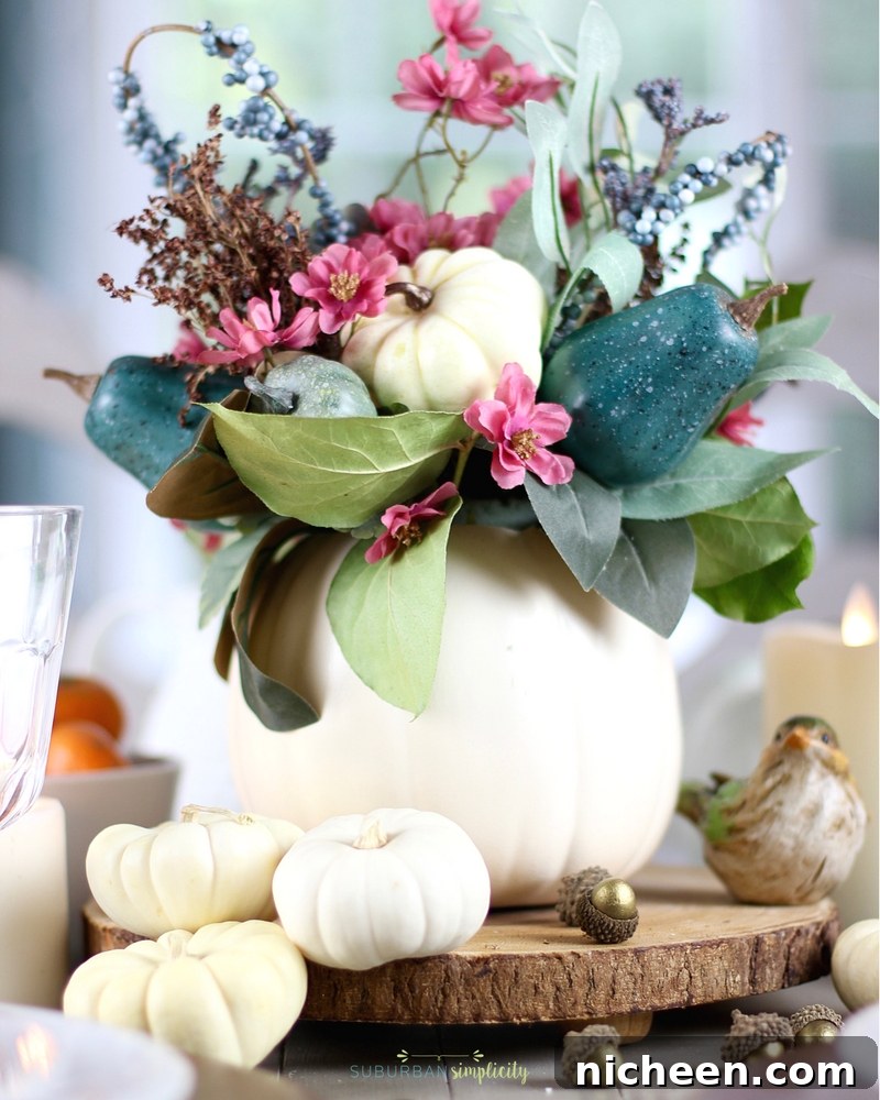 Creative Thanksgiving Table Decorations and Centerpiece Ideas 4 Inexpensive and easy Thanksgiving Table Decorations that you can customize for your home. Set a beautiful tabletop with these simple and stunning Thanksgiving DIY ideas! #Thankgivingdecor